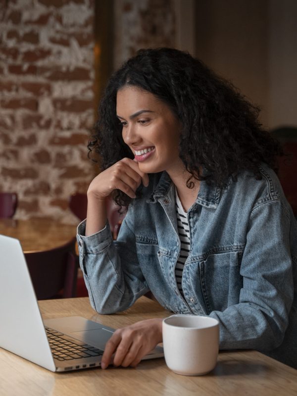 medium-shot-woman-with-laptop-coffee-shop